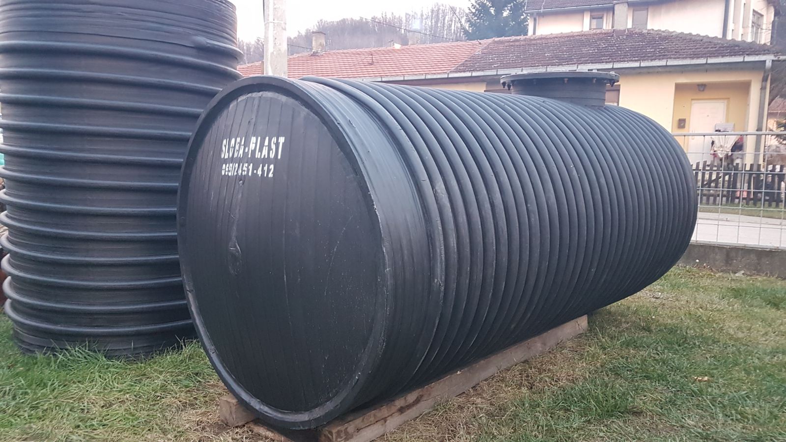 Plastični horizontalni rezervoar